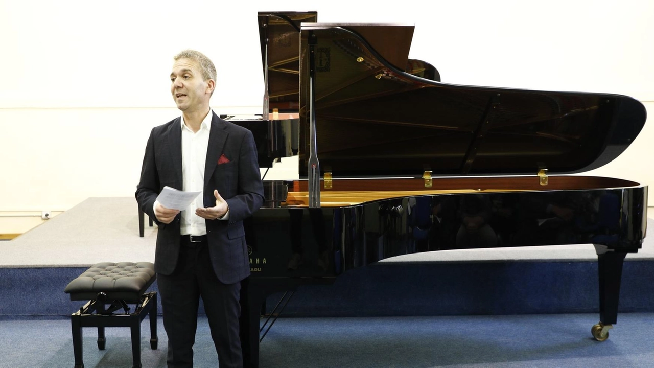 Il maestro Massimo Salotti, direttore artistico del concorso e della Scuola di Musica Sinfonia