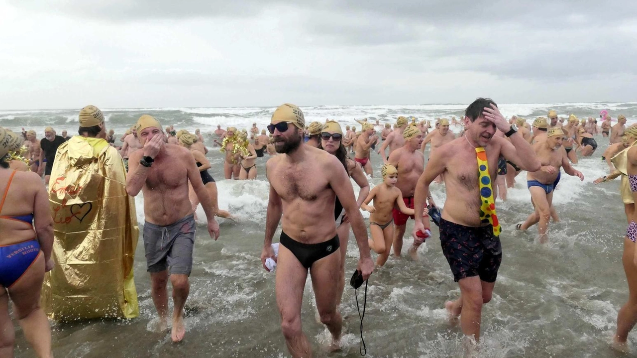 Il tuffo di Capodanno a Viareggio: l’esordio a Tonfano è per il 1° gennaio alle 12 Il tuffo di Capodanno a Viareggio: l’esordio a Tonfano è per il 1° gennaio alle 12