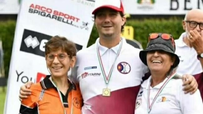 Maria Salaris (nella foto sul podio, la. prima a destra) campionessa non vedente Maria Salaris (nella foto sul podio, la. prima a destra) campionessa non vedente