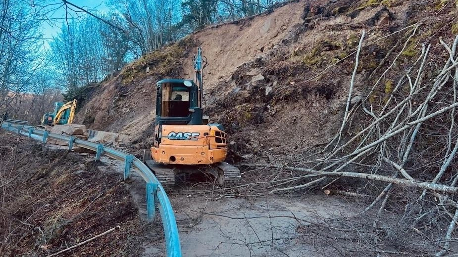 La recente frana nella zona di Monteuccoli La recente frana nella zona di Monteuccoli