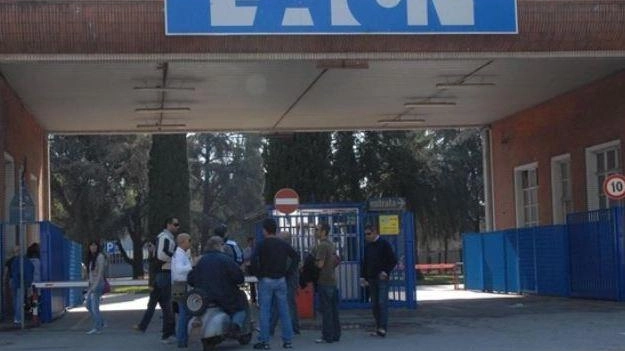 L’ingresso all’area ex Eaton prima della chiusura dello stabilimento. Già andate deserte due vendite all’asta L’ingresso all’area ex Eaton prima della chiusura dello stabilimento. Già andate deserte due vendite all’asta