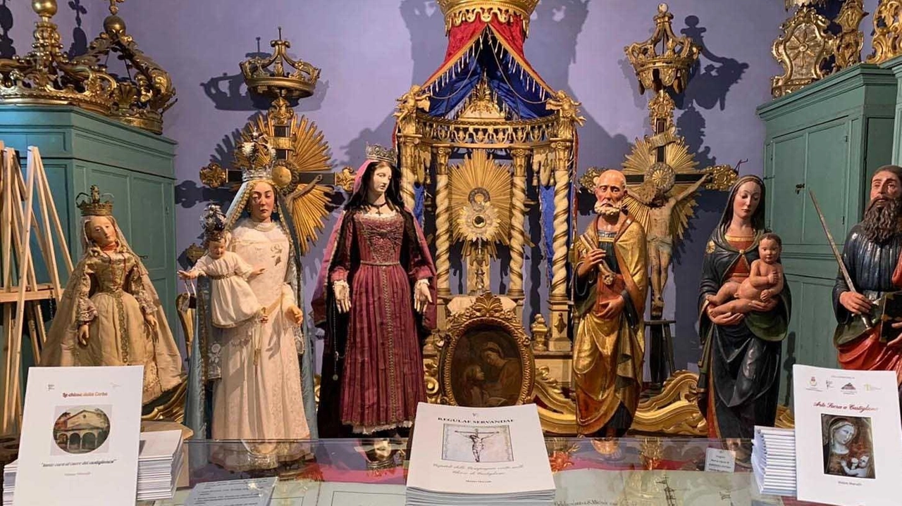 Alcune delle suggestive e preziose opere conservate all’interno del Museo dIArte Sacra “S. Cecchi“ a Castiglione di Garfagnana che sarà tra i luoghi aperti al pubblico nell’ambito del progetto “ARTE nella Valle del bello“ Alcune delle suggestive e preziose opere conservate all’interno del Museo dIArte Sacra “S. Cecchi“ a Castiglione di Garfagnana che sarà tra i luoghi aperti al pubblico nell’ambito del progetto “ARTE nella Valle del bello“