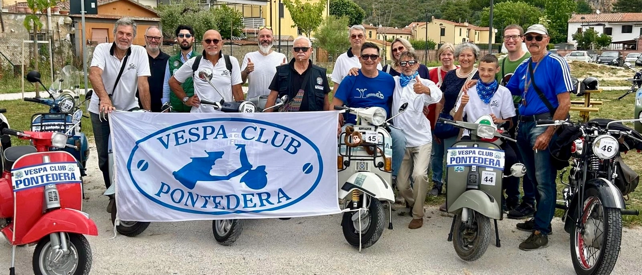 Vespista a 14 anni. Dalla tesina ai raduni. La passione di Alessio contagia anche il nonno