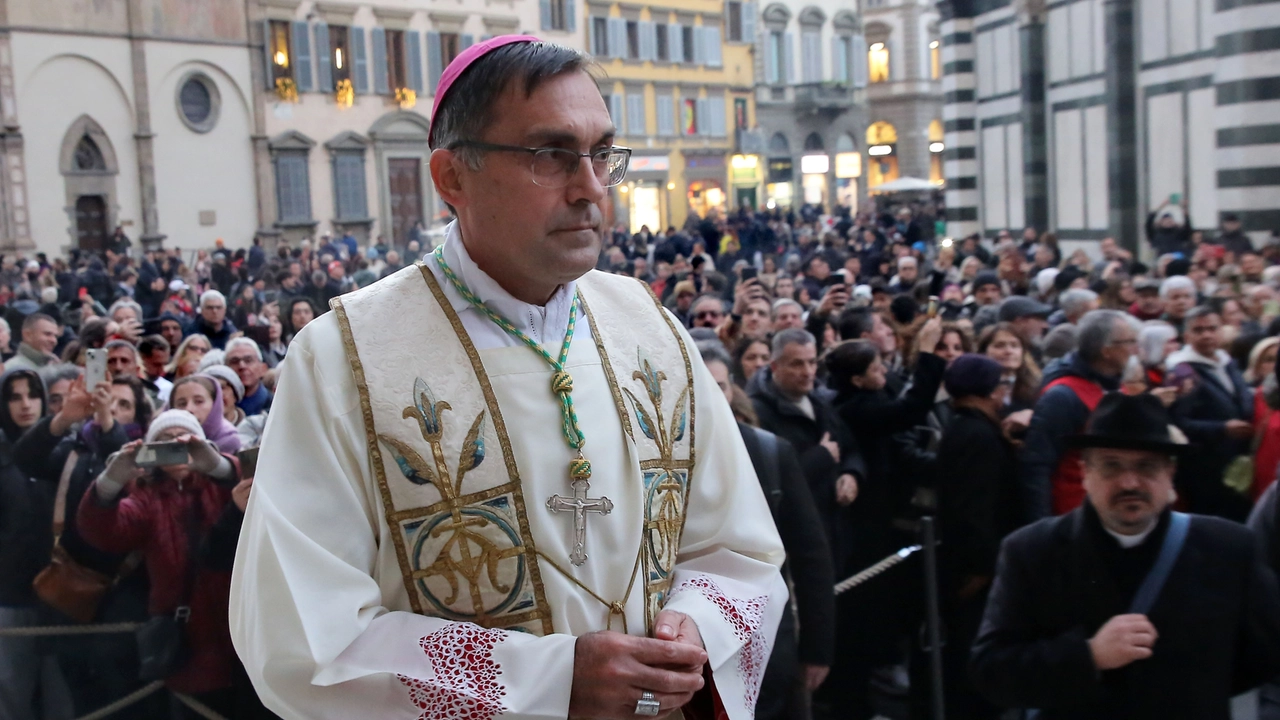 Monsignor Gambelli, arcivescovo di Firenze. Nel Te Deum del 31 dicembre in cattedrale ha ricordato la piaga delle tragedie sul lavoro. Che hanno profondamente segnato nel 2024 il territorio fiorentino (New Press Photo) Monsignor Gambelli, arcivescovo di Firenze. Nel Te Deum del 31 dicembre in cattedrale ha ricordato la piaga delle tragedie sul lavoro. Che hanno profondamente segnato nel 2024 il territorio fiorentino (New Press Photo)