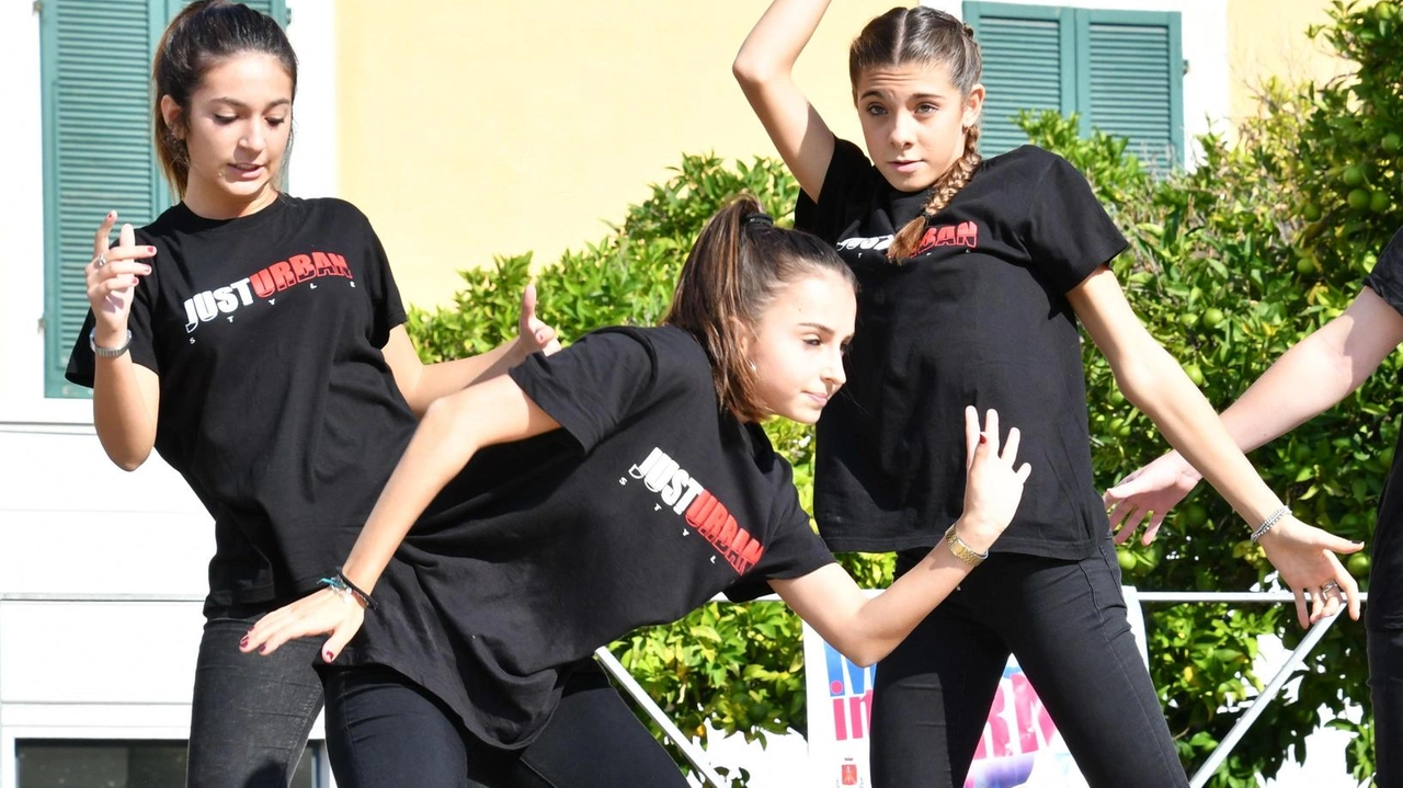 Dal calcio alla danza, passando per la boxe e la pallavolo: tante le discipline in vetrina in piazza Aranci Dal calcio alla danza, passando per la boxe e la pallavolo: tante le discipline in vetrina in piazza Aranci