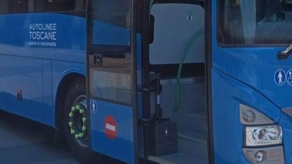 GROSSETO L’ennesima aggressione su un pullman in Maremma ha fatto scattare l’allarme sicurezza, soprattutto adesso in piena estate. Autolinee Toscane ricorda... GROSSETO L’ennesima aggressione su un pullman in Maremma ha fatto scattare l’allarme sicurezza, soprattutto adesso in piena estate. Autolinee Toscane ricorda...