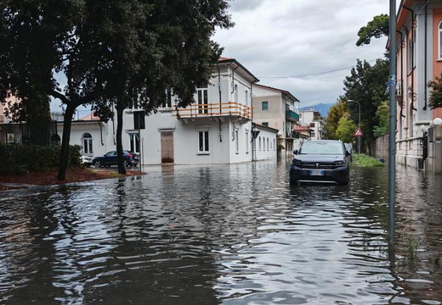 Dopo il nubifragio a Massa Carrara, Toscana ancora sotto la pioggia Dopo il nubifragio a Massa Carrara, Toscana ancora sotto la pioggia