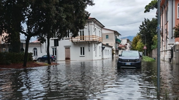 Dopo il nubifragio a Massa Carrara, Toscana ancora sotto la pioggia