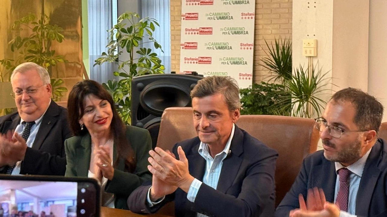 Carlo Calenda, segretario nazionale di Azione, insieme a ad altri leader nazionali come Enzo Maraio (Psi) e Salvatore Piro (Partito repubblicano) Carlo Calenda, segretario nazionale di Azione, insieme a ad altri leader nazionali come Enzo Maraio (Psi) e Salvatore Piro (Partito repubblicano)