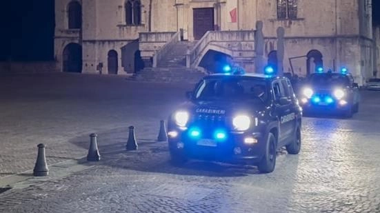 I presunti responsabili dei furti sono stati fermati dai carabinieri dopo un inseguimento sulla 318. Uno era riuscito a scappare