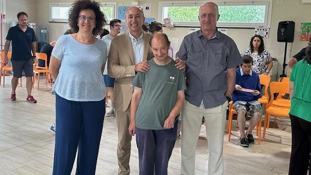 Il Progetto Persona Estate 2024 "Estiamo in Cortile!" si conclude con una festa alla sede Anffas di San Pietro a Vico. Coinvolti ragazzi e collaboratori in attività educative supportate dalla Fondazione Banca del Monte di Lucca. Presidente Anffas ringrazia per il sostegno pluriennale. Il Progetto Persona Estate 2024 "Estiamo in Cortile!" si conclude con una festa alla sede Anffas di San Pietro a Vico. Coinvolti ragazzi e collaboratori in attività educative supportate dalla Fondazione Banca del Monte di Lucca. Presidente Anffas ringrazia per il sostegno pluriennale.