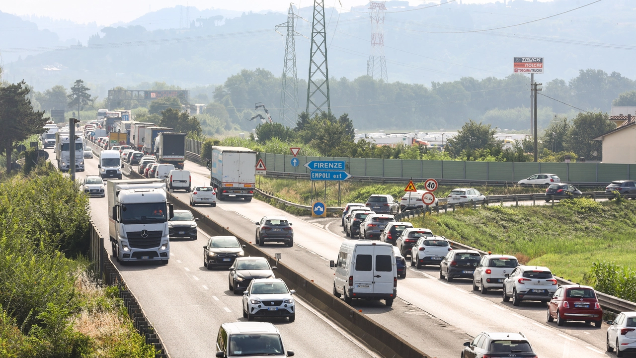 Veicolo in fiamme, 3 chilometri di coda sulla FiPiLi nel tratto di Empoli
