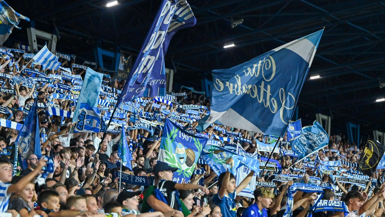 Il calore dei tifosi della SPAL: cori, bandiere e passione