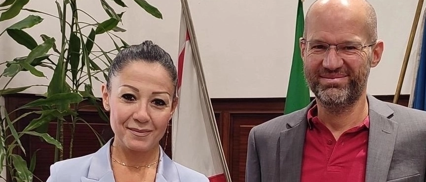 Decoro urbano: Cascina approva il piano degli impianti pubblicitari