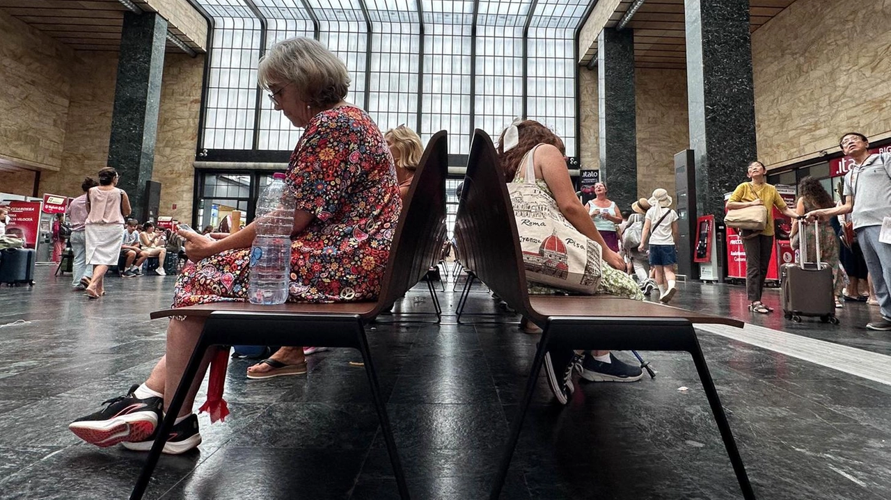 Finalmente 80 sedute dopo le proteste: c’è posto per tutti, vigilanza efficace. Complice la settimana vacanziera (per ora) treni puntuali e pochi viaggiatori. . Finalmente 80 sedute dopo le proteste: c’è posto per tutti, vigilanza efficace. Complice la settimana vacanziera (per ora) treni puntuali e pochi viaggiatori. .