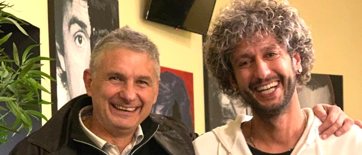 L'influencer pistoiese dell'amore, Mirabili Parole, è tornato con un libro