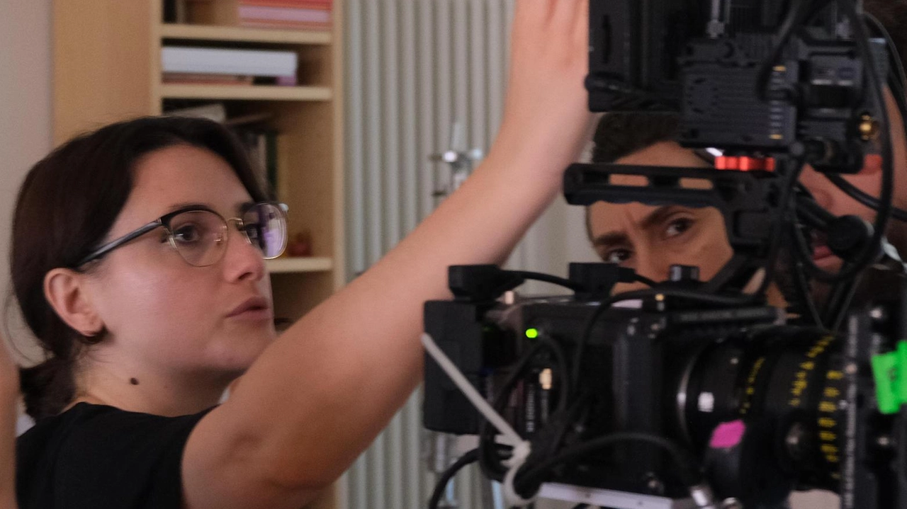 Il cortometraggio della Capossela (premiato in due film festival) parla anche lucchese con Federico Salvetti che cura il montaggio “Un messaggio forte, è importante che passi anche nelle scuole“ . Il cortometraggio della Capossela (premiato in due film festival) parla anche lucchese con Federico Salvetti che cura il montaggio “Un messaggio forte, è importante che passi anche nelle scuole“ .