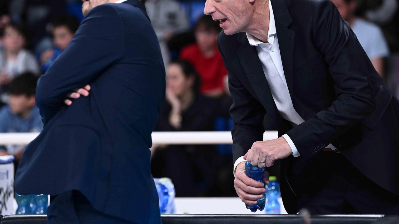 Vicino alla squadra, pronto a dispensare consigli, a dare qualche indicazione, ad incitare i giocatori. Gasper Okorn non si può... Vicino alla squadra, pronto a dispensare consigli, a dare qualche indicazione, ad incitare i giocatori. Gasper Okorn non si può...