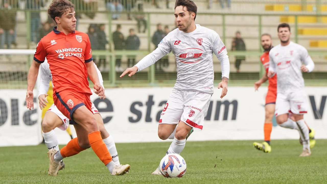 Il prodotto del settore giovanile della Fiorentina Raffaele Cuomo nel primo anno in maglia Pistoiese ha collezionato 17 presenze e 1 gol (Acerboni–Castellani) Il prodotto del settore giovanile della Fiorentina Raffaele Cuomo nel primo anno in maglia Pistoiese ha collezionato 17 presenze e 1 gol (Acerboni–Castellani)
