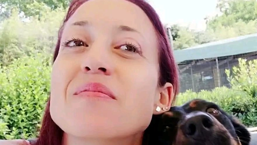 L’avvocato Michela Bertolozzi è la presidente di «Nati liberi Versilia», che gestisce il rifugio per cani a Pietrasanta