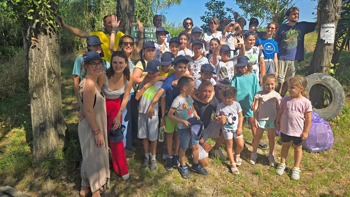 Sulle sponde del Magra. La ’caccia’ ai rifiuti vissuta dai bambini come gioco educativo Sulle sponde del Magra. La ’caccia’ ai rifiuti vissuta dai bambini come gioco educativo