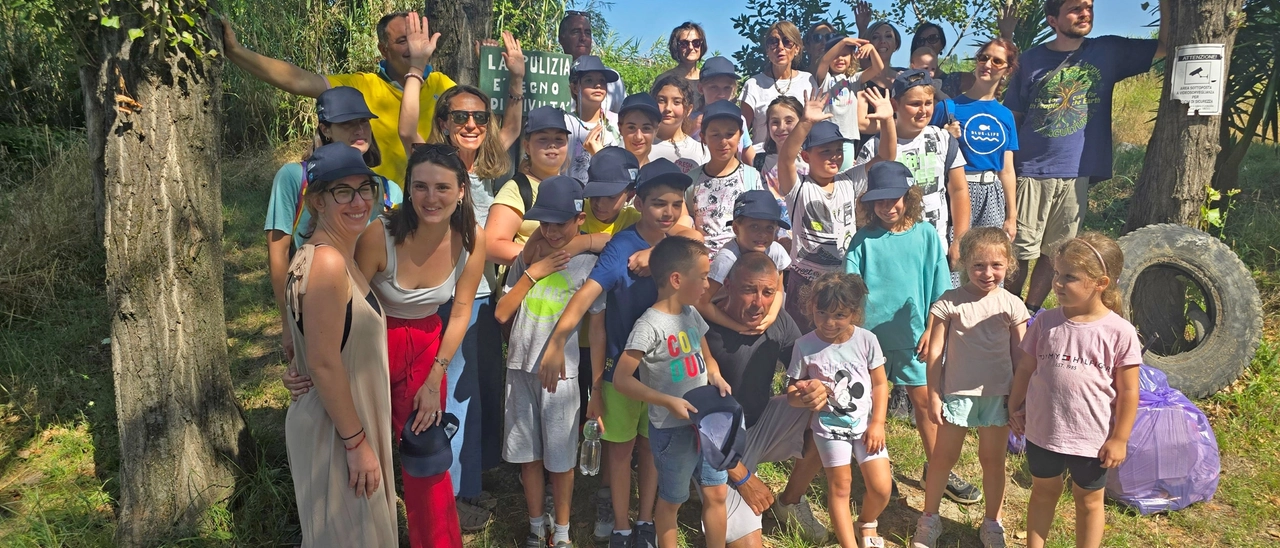 Sulle sponde del Magra. La ’caccia’ ai rifiuti vissuta dai bambini come gioco educativo