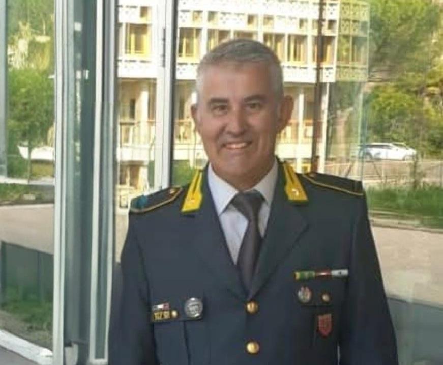 https://www.lanazione.it/image-service/view/acePublic/alias/contentid/ZjJjODgxYjEtNzdiOS00/0/lultimo-saluto-al-maresciallo-ascani.jpeg?f=1.91:1&w=1200