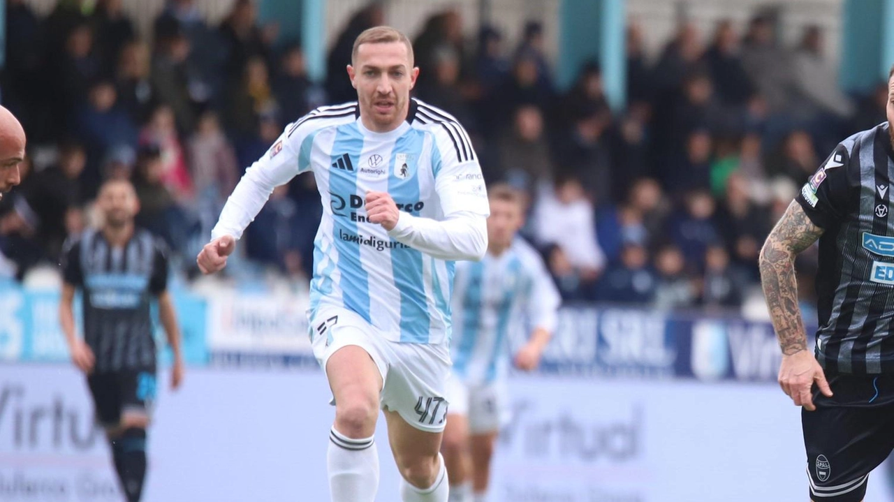 Il centrocampista Di Noia con la maglia dell’Entella Il centrocampista Di Noia con la maglia dell’Entella