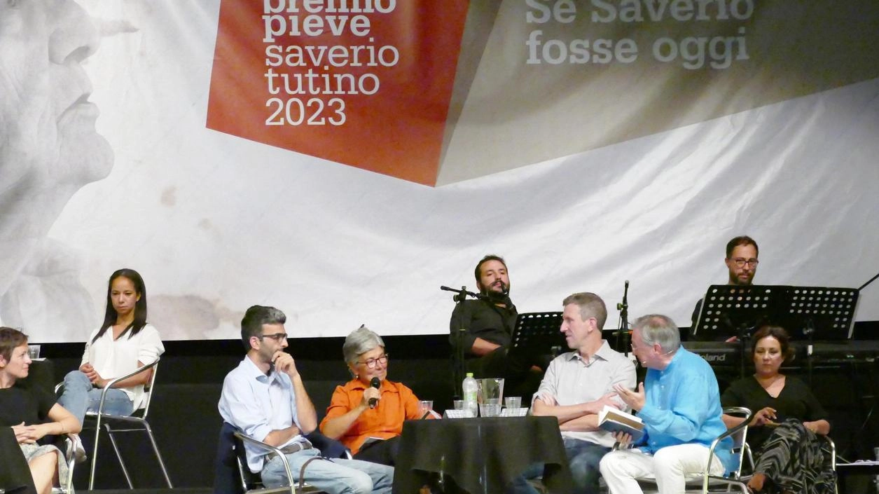 Un’immagine del Premio Diari di Pieve, a destra il regista Giorgio Diritti Un’immagine del Premio Diari di Pieve, a destra il regista Giorgio Diritti