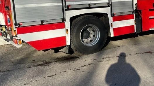 Attimi di paura nel tardo pomeriggio di mercoledì in un’abitazione in Strada del Cetino, appunto, nel comune di Monteriggioni, per l’esplosione di una bombola di gas. Feriti mamma e figlio: lei di 69 anni e lui di 31 Attimi di paura nel tardo pomeriggio di mercoledì in un’abitazione in Strada del Cetino, appunto, nel comune di Monteriggioni, per l’esplosione di una bombola di gas. Feriti mamma e figlio: lei di 69 anni e lui di 31