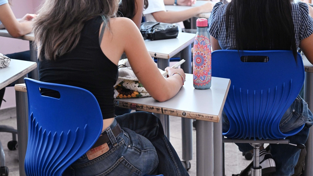 ORVIETO Sono 3.247 le studentesse e gli studenti che a Orvieto si troveranno sui banchi di scuola domani per l’avvio... ORVIETO Sono 3.247 le studentesse e gli studenti che a Orvieto si troveranno sui banchi di scuola domani per l’avvio...
