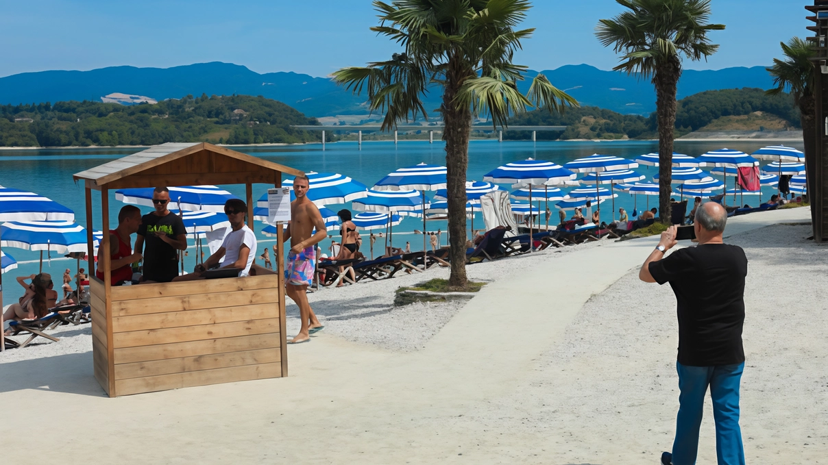 Sale l’allarme bracconieri al lago di Bilancino dopo che le guardie ittiche hanno trovato reti da pesca sparse per il bacino Sale l’allarme bracconieri al lago di Bilancino dopo che le guardie ittiche hanno trovato reti da pesca sparse per il bacino