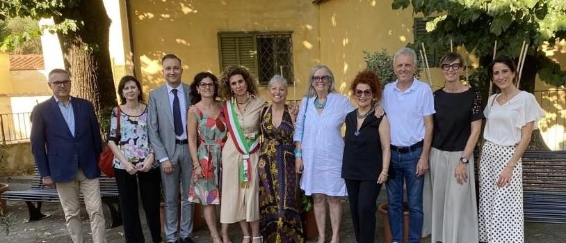Spazi accoglienti per i nostri cari. I Lions Club donano tre panchine all’hospice ’La Limonaia’ di Spicchio