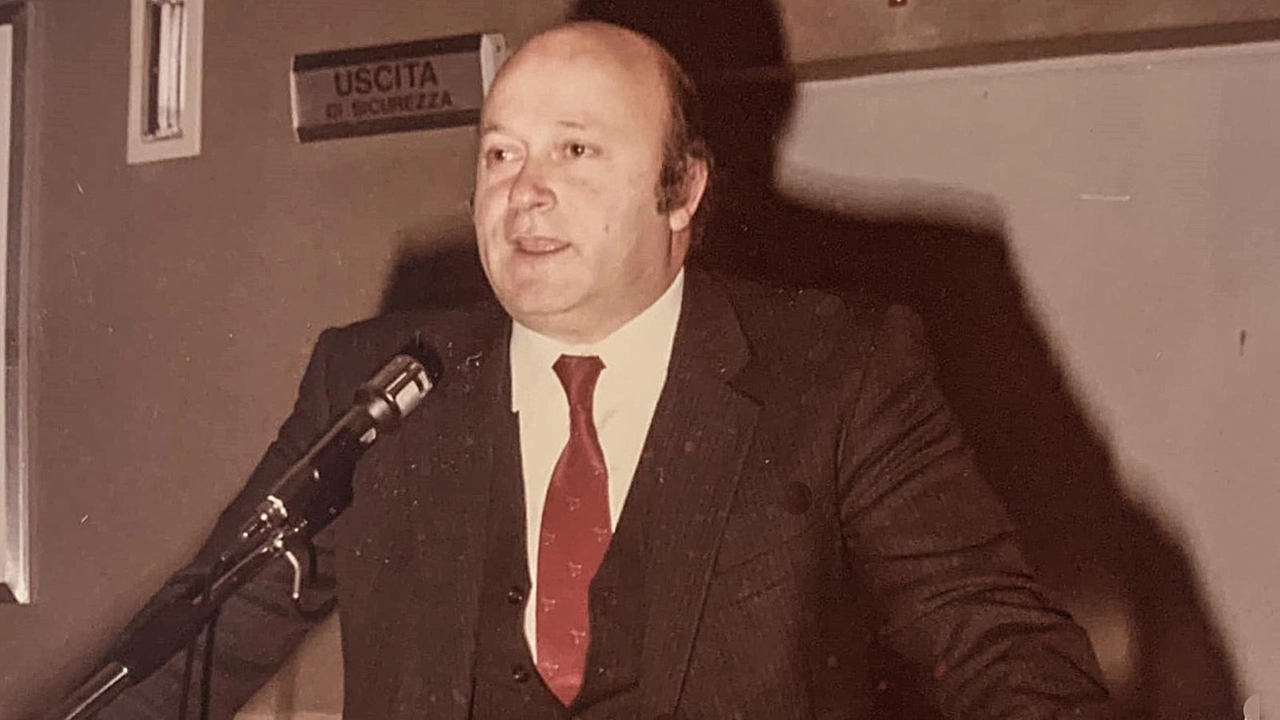 Mario Migliorati, titolare di una nota attività commerciale nel centro di Umbertide, è stato vicesindaco dal 1975 al 1985 Mario Migliorati, titolare di una nota attività commerciale nel centro di Umbertide, è stato vicesindaco dal 1975 al 1985