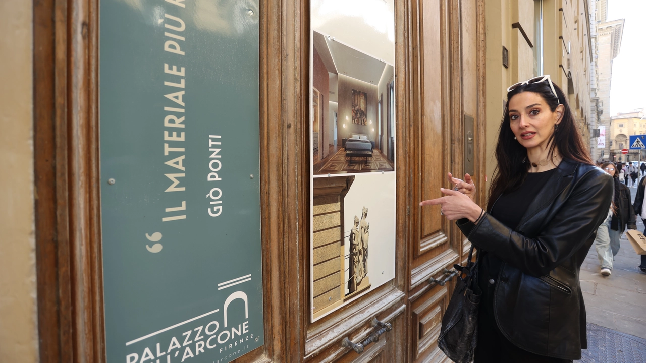 L’ingresso degli appartamenti del Palazzo dell’Arcone in via degli Strozzi