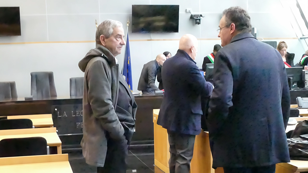 Alessandro Sacchi durante il processo per il delitto della moglie. In alto i difensori: Stefano Sacchi e Piero Melani Graverini Alessandro Sacchi durante il processo per il delitto della moglie. In alto i difensori: Stefano Sacchi e Piero Melani Graverini