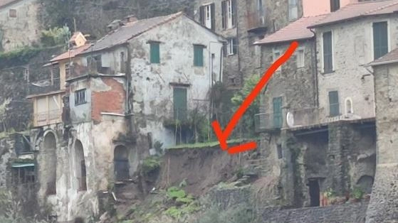 Il terreno a Pontremoli precipitato a causa delle forti piogge dei giorni scorsi