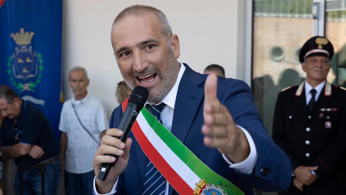 disservizi nella raccolta rifiuti a calci il comune sollecita geofor
