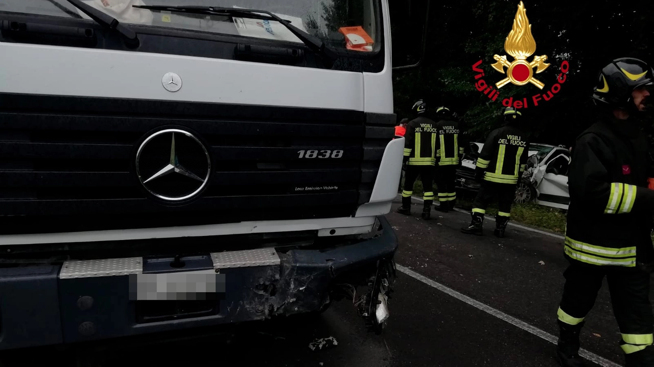 I vigili del fuoco sul luogo dell'incidente I vigili del fuoco sul luogo dell'incidente