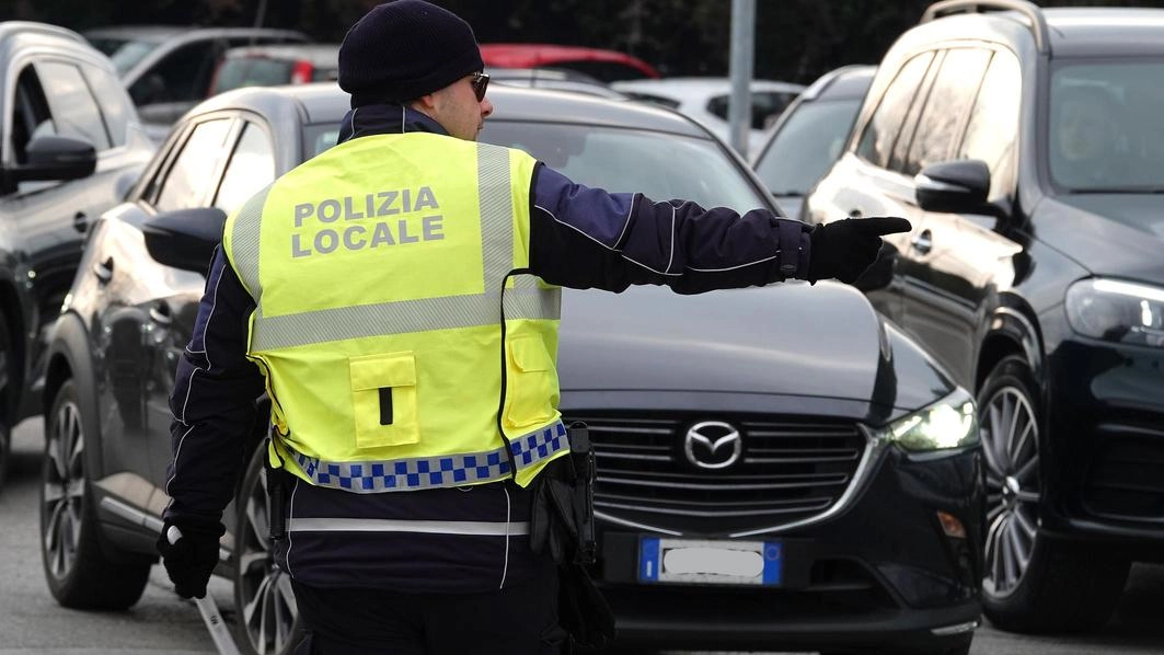 Dibattito politico in corso a Fucecchio dopo gli ultimi episodi di criminalità, con i furti nei negozi, i vandalismi sulle auto e l’abbandono di rifiuti: l’attacco di Forza Italia e della Lega che chiedono più telecamere e vigili urbani Dibattito politico in corso a Fucecchio dopo gli ultimi episodi di criminalità, con i furti nei negozi, i vandalismi sulle auto e l’abbandono di rifiuti: l’attacco di Forza Italia e della Lega che chiedono più telecamere e vigili urbani
