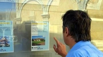 È caro affitti nelle grandi città ma anche in quelle minori, con prezzi proibitivi che rendono un lusso il diritto... È caro affitti nelle grandi città ma anche in quelle minori, con prezzi proibitivi che rendono un lusso il diritto...