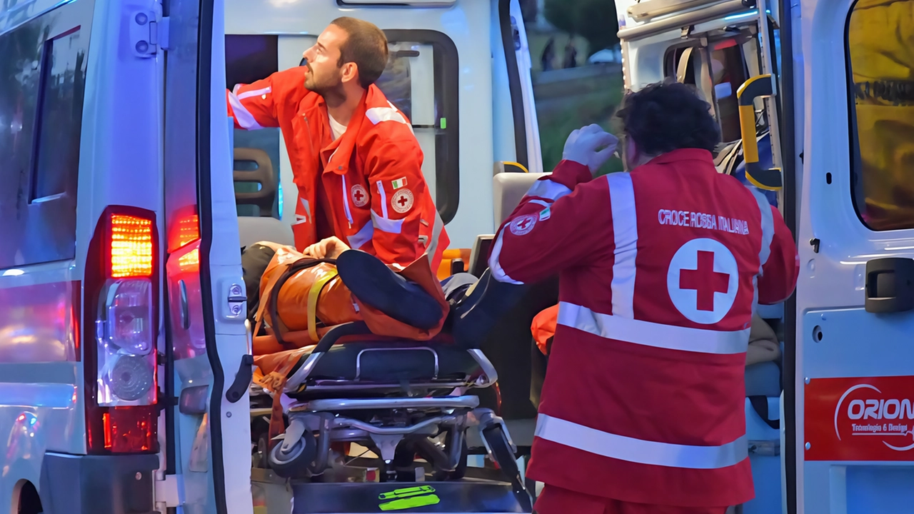 Sono stati subito chiamati i soccorsi, che hanno portato l’agente a Careggi Sono stati subito chiamati i soccorsi, che hanno portato l’agente a Careggi