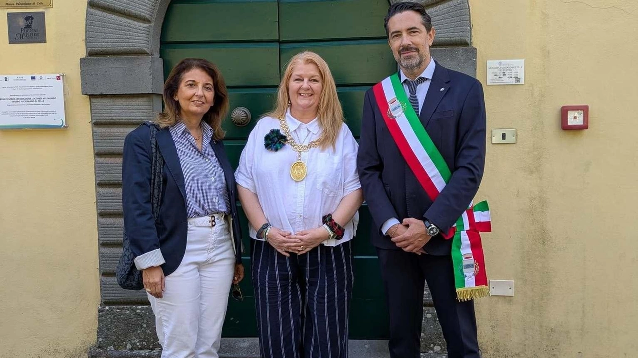 Al centro la sindaca di Glasgow, Mrs. Jacqueline McLaren, con Ilaria Del Bianco e il sindaco di Pescaglia Andrea Bonfanti Al centro la sindaca di Glasgow, Mrs. Jacqueline McLaren, con Ilaria Del Bianco e il sindaco di Pescaglia Andrea Bonfanti