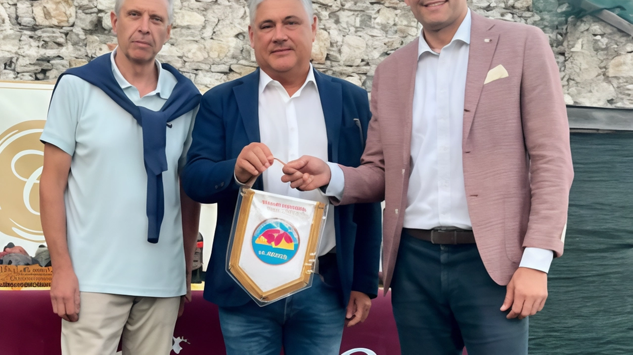 Maurizio Bocchia, il sindaco di Bolano Paolo Adorni e il presidente dell’Accademia del Gusto, Nicola Carozza Maurizio Bocchia, il sindaco di Bolano Paolo Adorni e il presidente dell’Accademia del Gusto, Nicola Carozza
