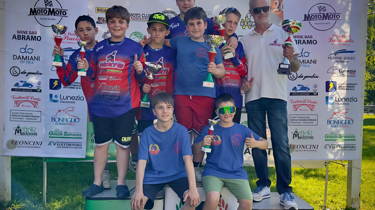 I giovani pratesi sul podio della classe mini enduro