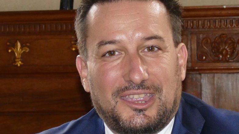 https://www.lanazione.it/image-service/view/acePublic/alias/contentid/ZjM5ZmYzMjctZDA1OS00/0/centrodestra-al-bivio-tanti-atti-in-consiglio-ma-poca-vera-strategia.jpeg?f=16:9&w=1200&h=630