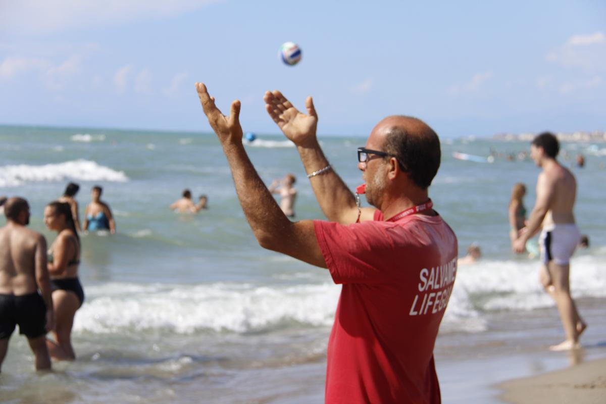 Trascinati dalle onde, “salvati in extremis”