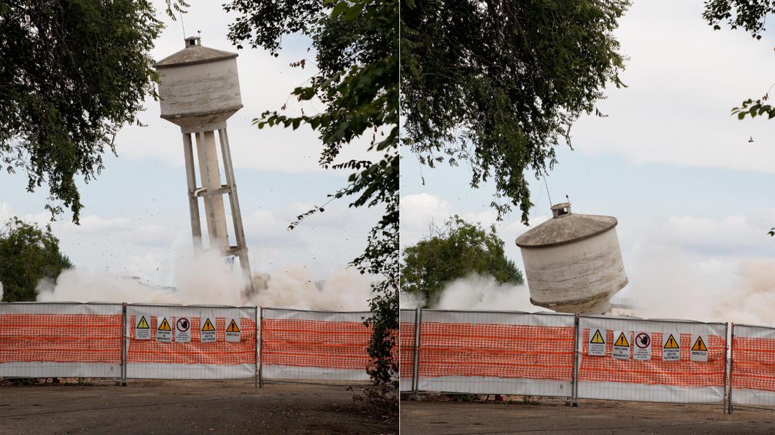Microcariche esplosive e crolla la grande torre serbatoio nell’ex caserma Lupi di Toscana