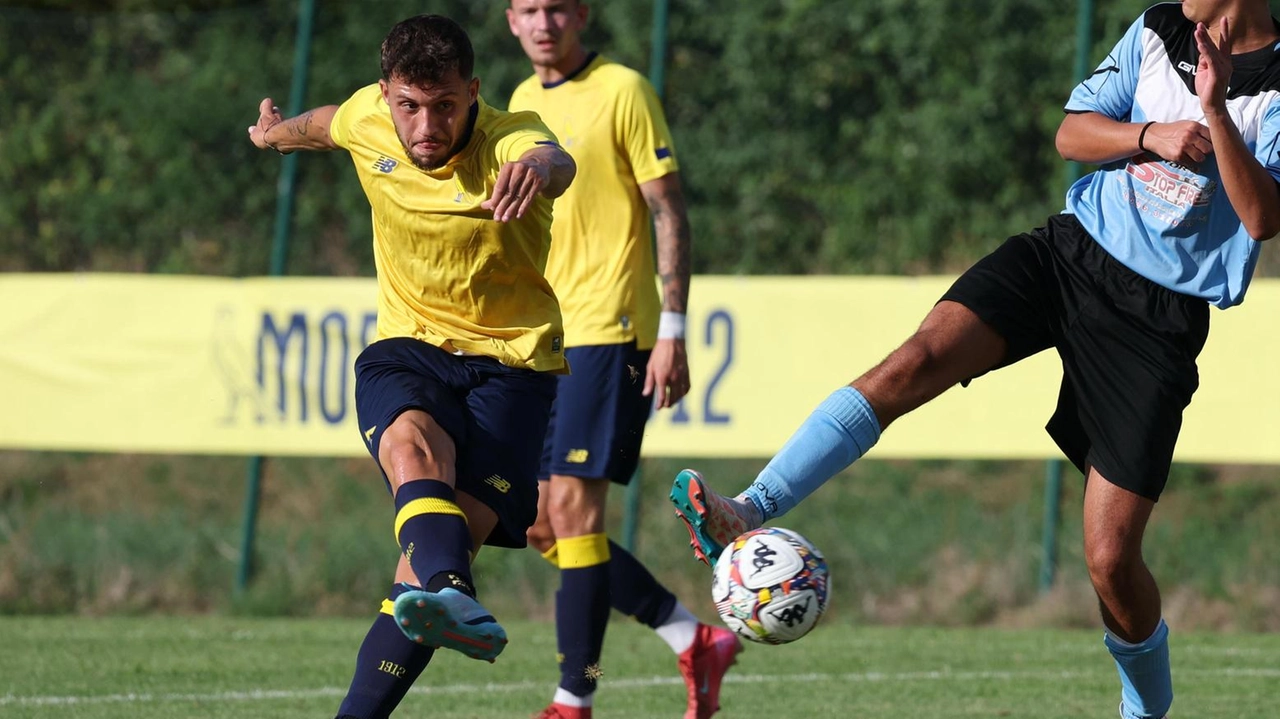Il centravanti Fabio Abiuso, 22 anni, di Sassuolo, è arrivo dal Modena