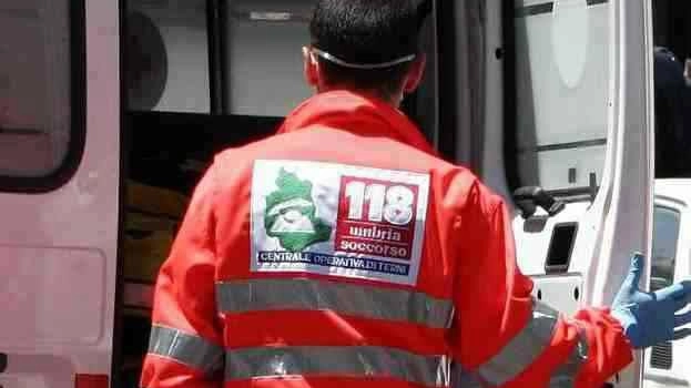 La bambina è stata trasferita dall’ambulanza del 118 al Meyer di Firenze, dove è stata ricoverata in prognosi riservata. Non è in pericolo di vita La bambina è stata trasferita dall’ambulanza del 118 al Meyer di Firenze, dove è stata ricoverata in prognosi riservata. Non è in pericolo di vita